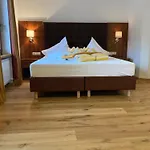 Skirast - Kirchberg 호텔 3*
